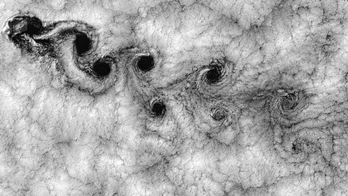 Облака над о. Хуана Фернандеса в Тихом океане Облака над о. Хуана Фернандеса в Тихом океане